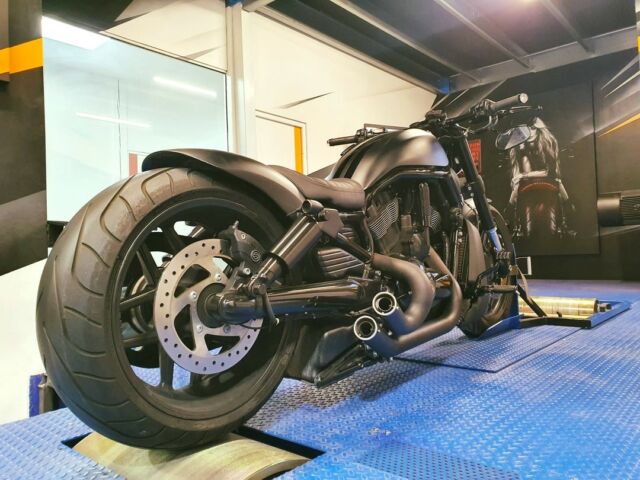🔥HD V ROD 1250 Poivré 🚀 🔥
.
Origine mesurée ⬛️ 103cv & 100Nm
Stage PNP 💯 🟨 113cv & 106Nm
.
@poivrenoirperformanceparis
@poivrenoirperformances
@harleydavidsonfrance
#harleys #harley #harleydavidson #harleylife #motorcycle #moto #harleydavidsonmotorcycles #softail #davidson #harleysofinstagram #harleylovers #harleydavidsondaily #motor #harleydavidsonnation #harleychoppers #harleyrider #road #roadkingcharleychopper #harleycustom #biker #streetglide #instagram #poivrenoirperformance