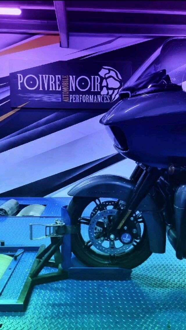 🔥 HD Road glide 114 2021🔥
.
@poivrenoirperformances
@harleydavidsonfrance
#harleys #harley #harleydavidson #harleylife #motorcycle #moto #harleydavidsonmotorcycles #softail #davidson #harleysofinstagram #harleylovers #harleydavidsondaily #motor #harleydavidsonnation #harleychoppers #harleyrider #road #roadkingcharleychopper #harleycustom #biker #streetglide #instagram #poivrenoirperformance